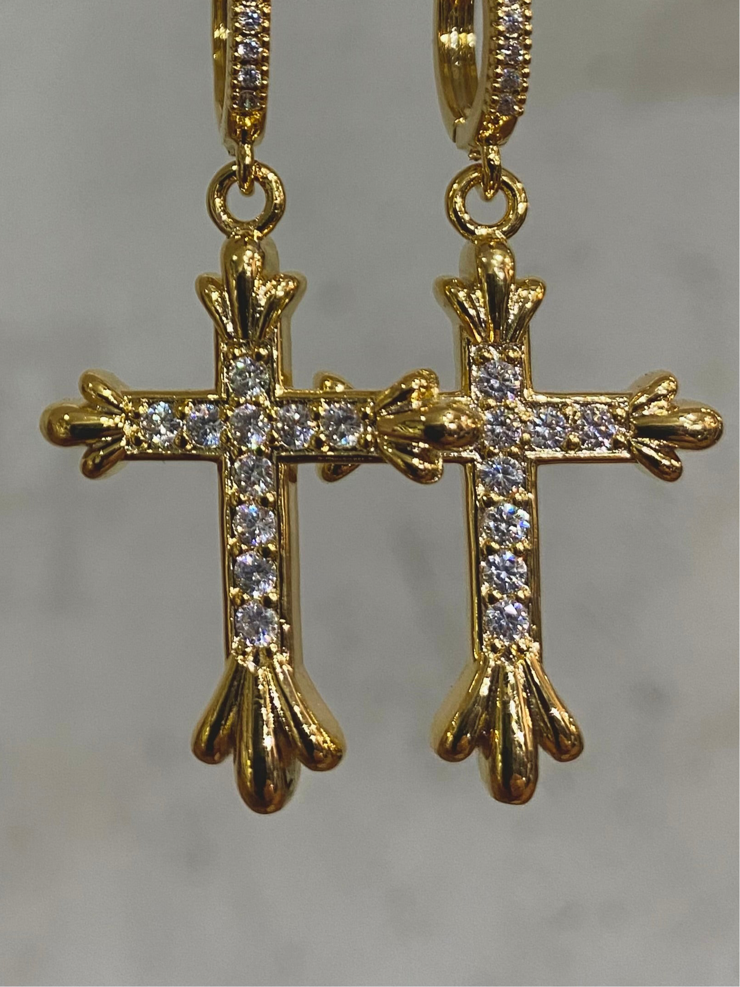 Orecchino croce Gothic