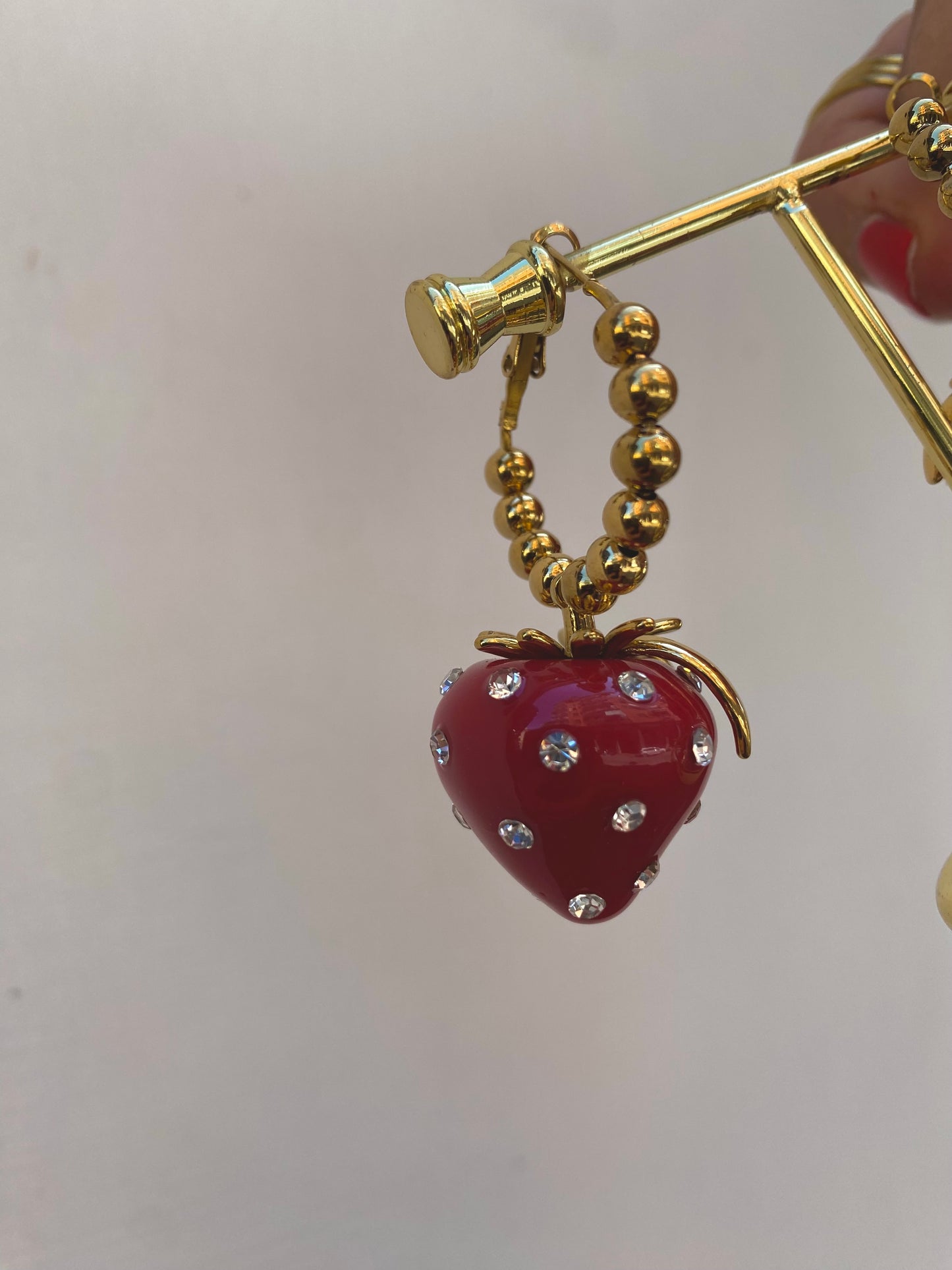 Orecchino Fragola strass