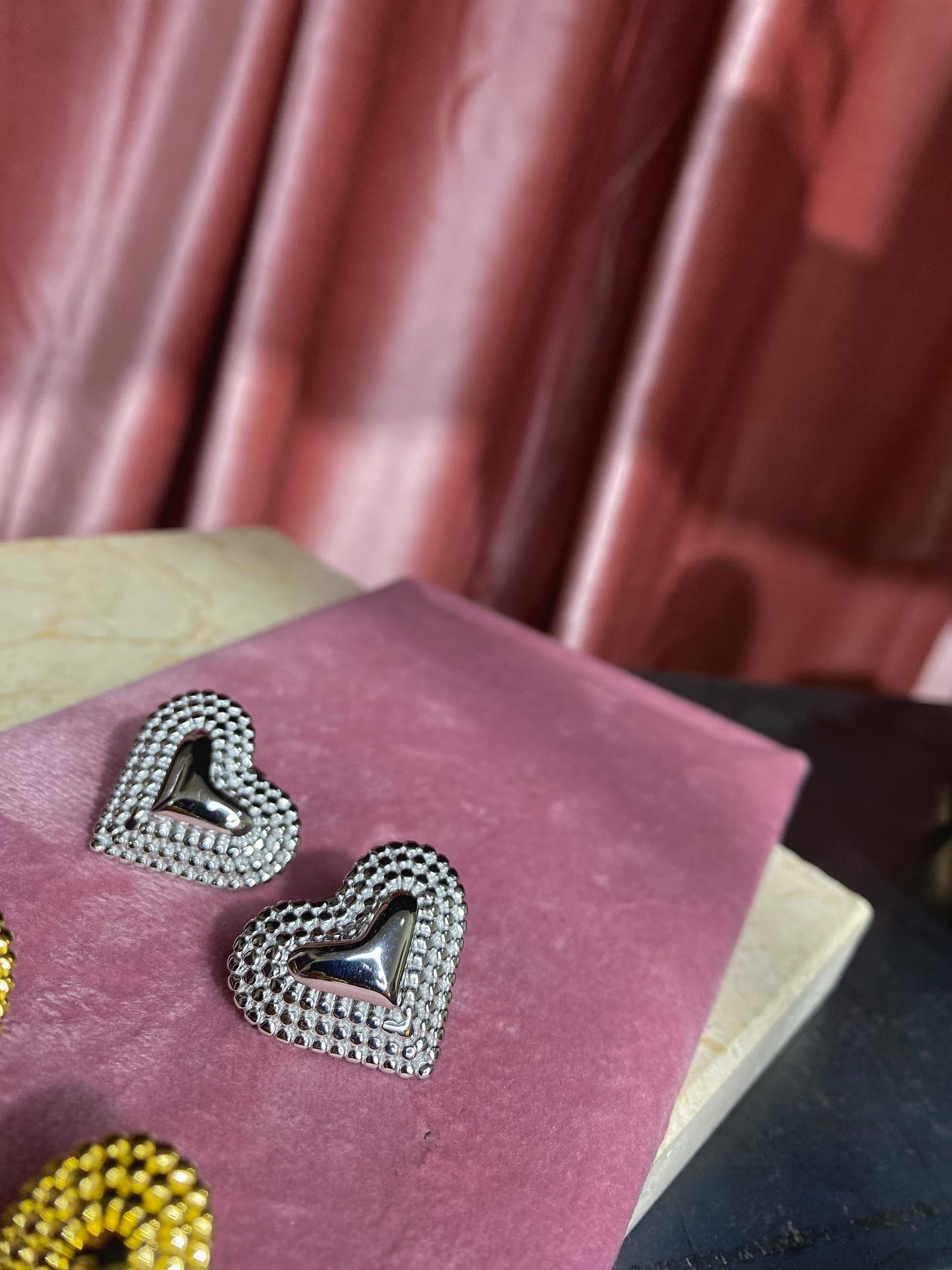 orecchino cuore cornice