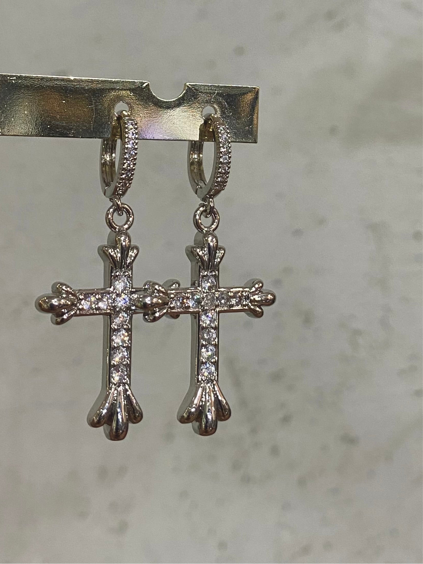 Orecchino croce Gothic