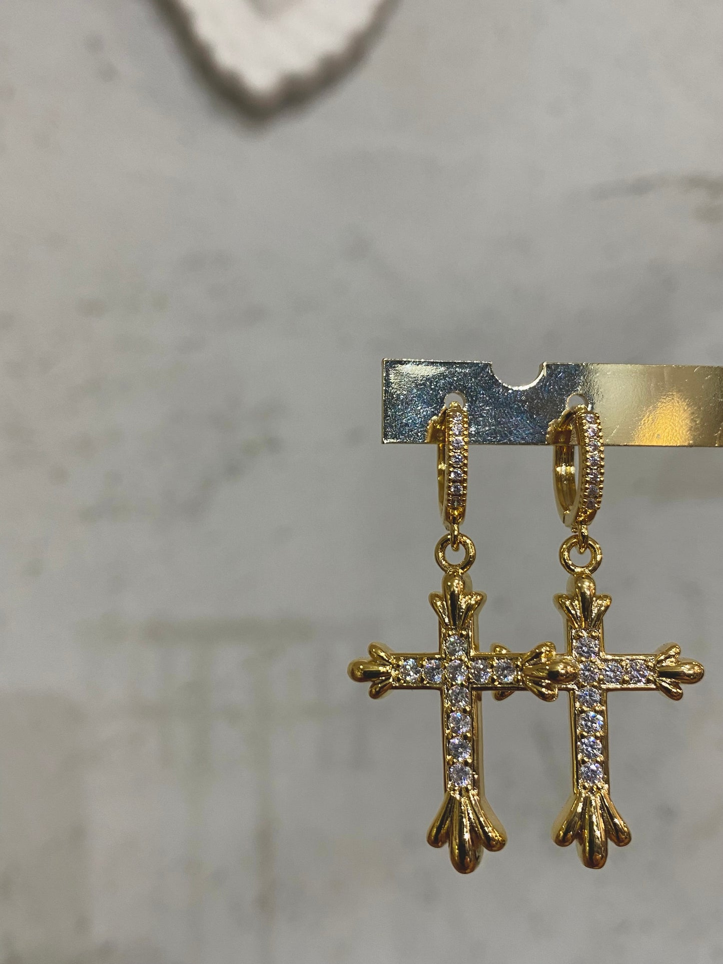Orecchino croce Gothic