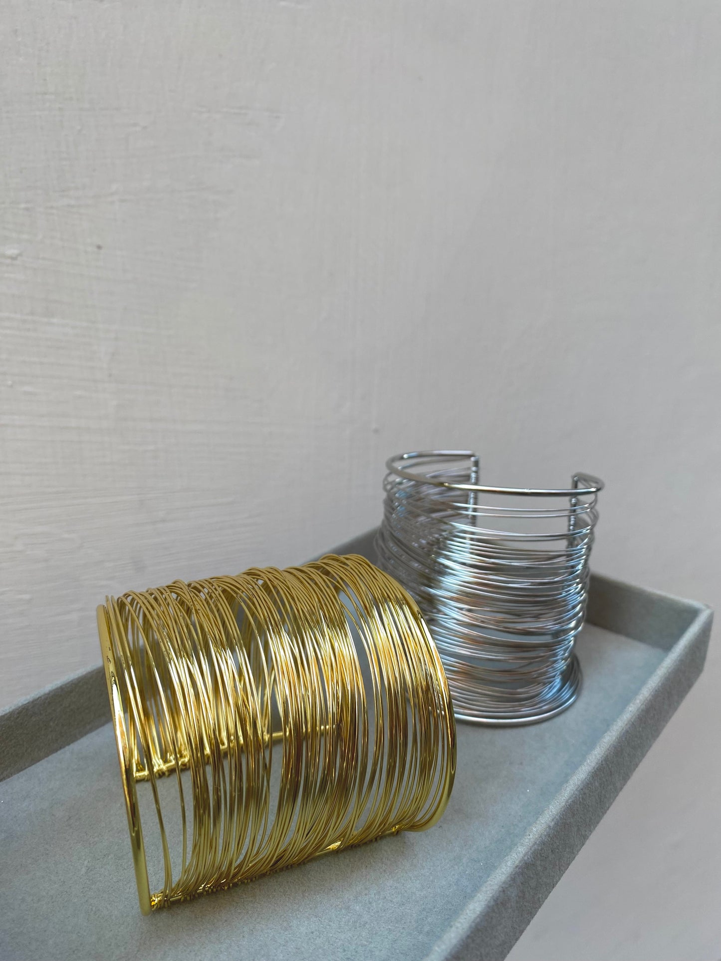 Bracciale multifilo