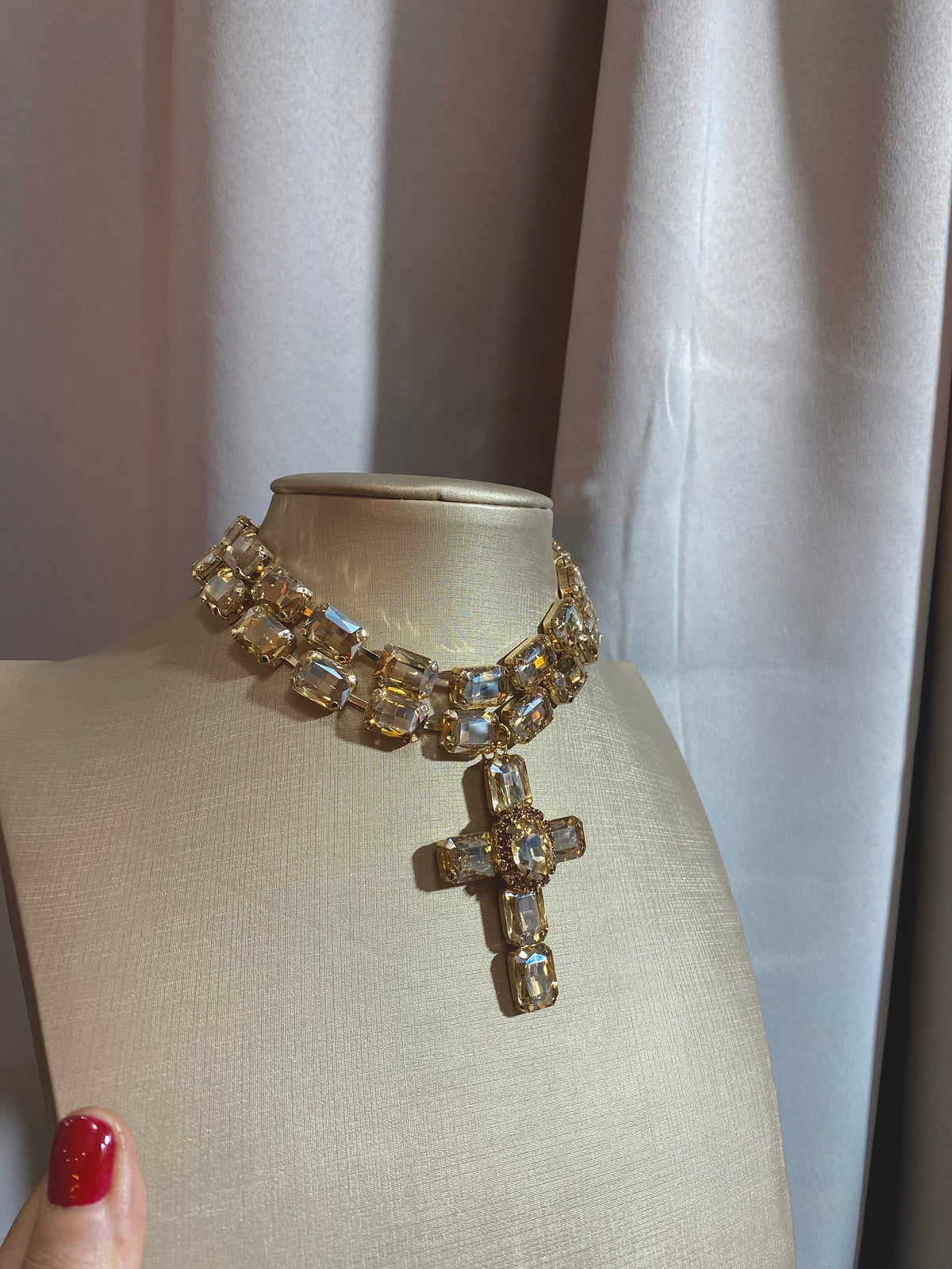 Girocollo Sacred