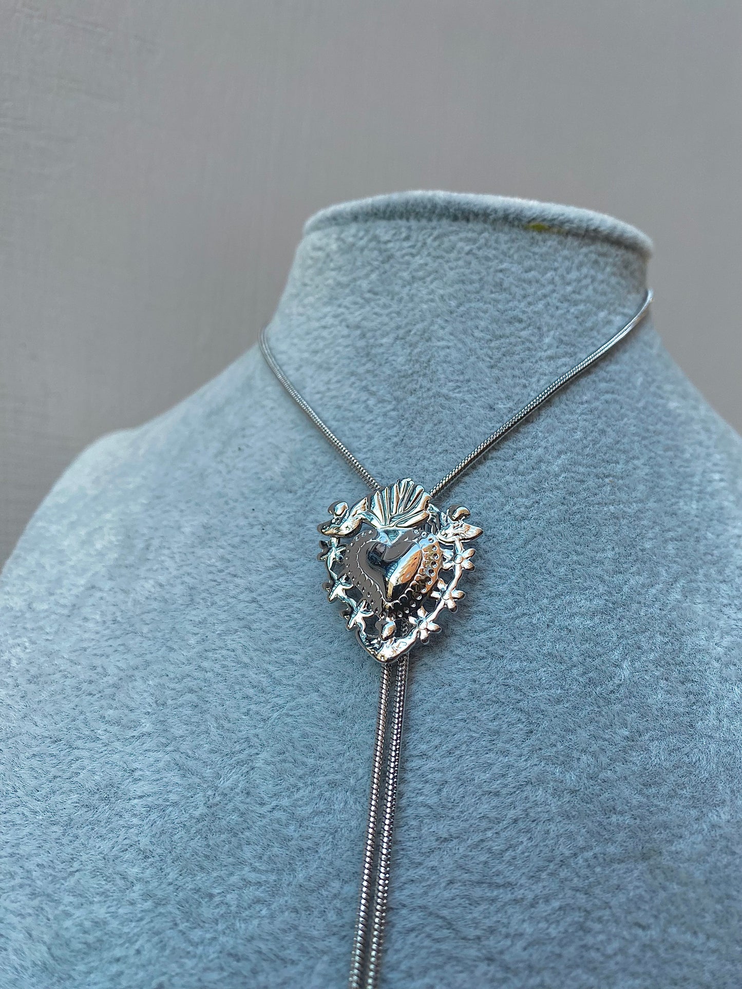 Choker Saliscendi