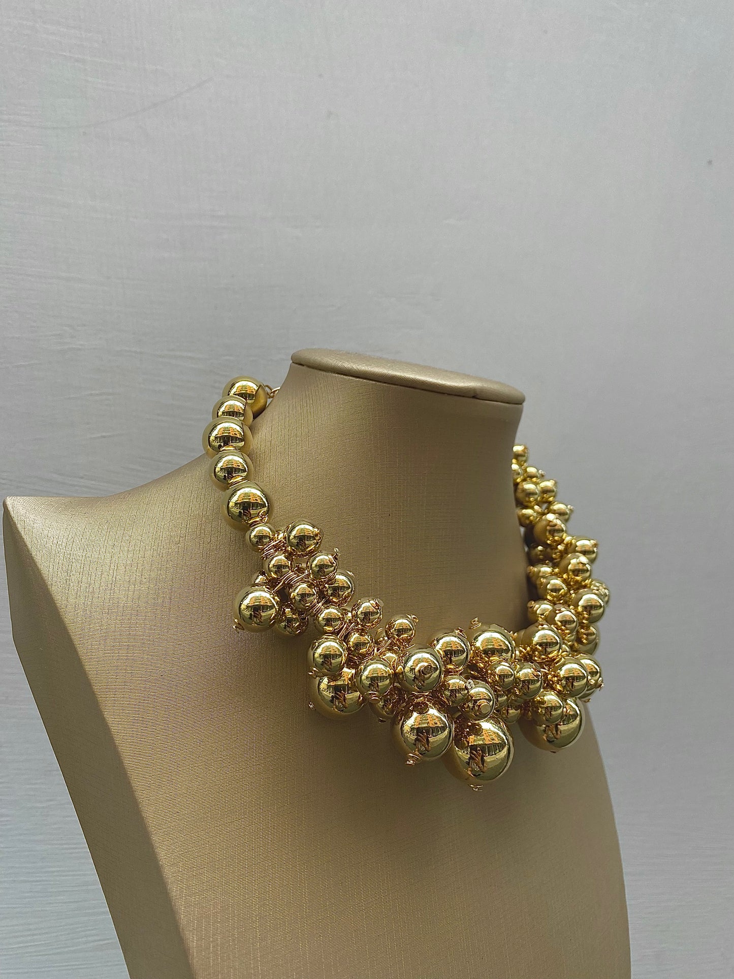 Collier Balls