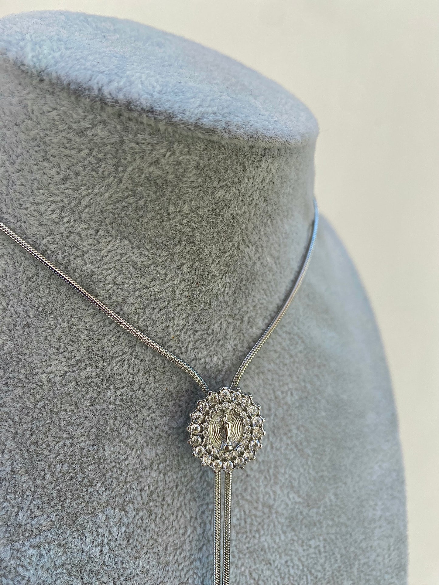 Choker Saliscendi