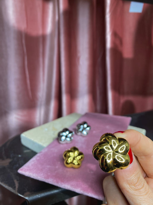 orecchino Fiore bomb