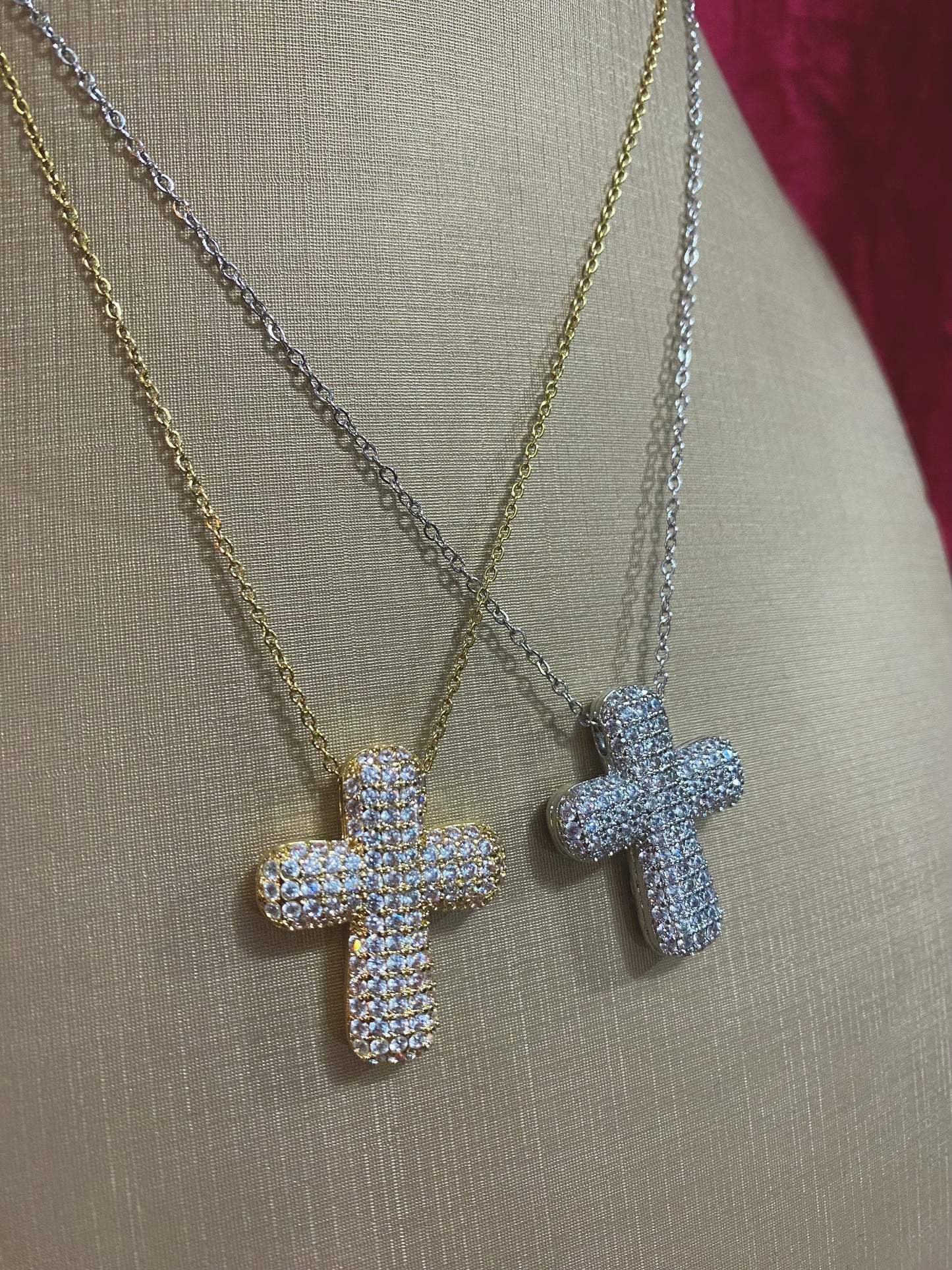 Collana Croce bomb