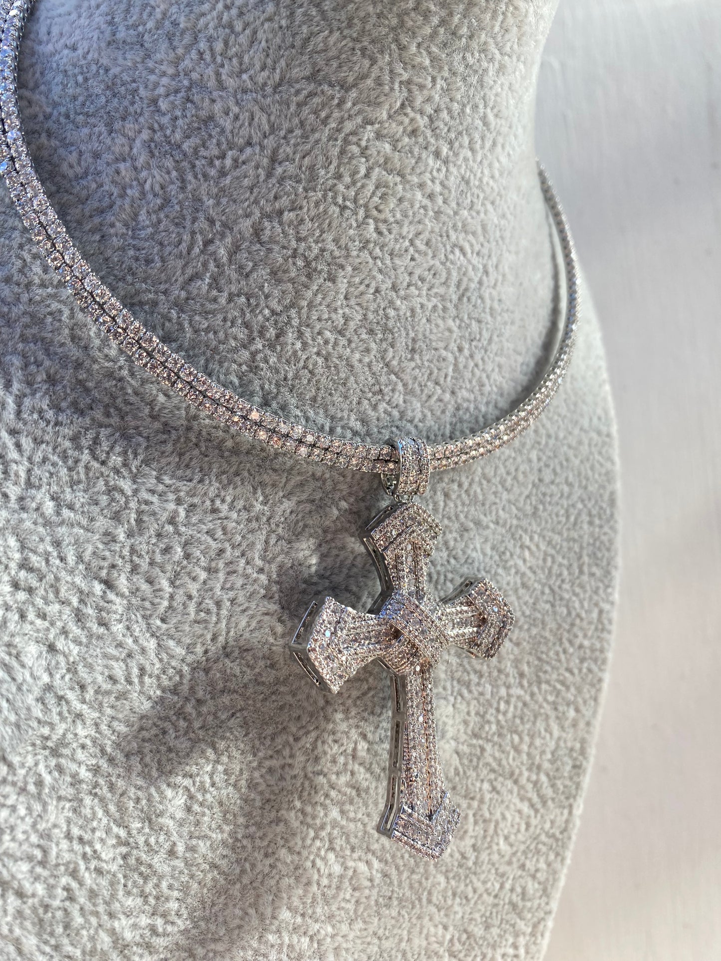 Collier Gothic Cross